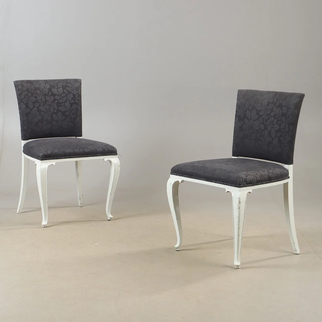 STOLAR, 1 par, målade, rokokostil. — Armchairs & Chairs — Helsingborgs Auktionskammare