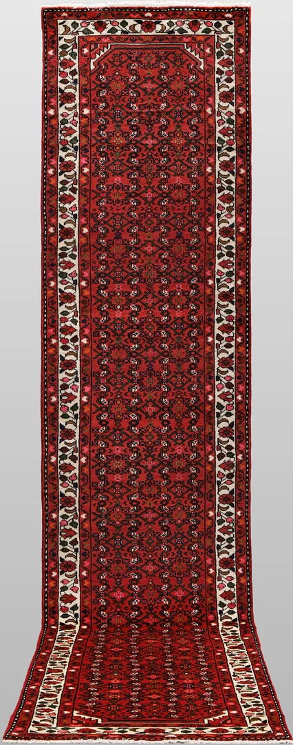 MATTA. Hamadan gallerimodell, 396 x 80 cm. — Oriental Carpets & Textiles — Södermanlands Auktionsverk