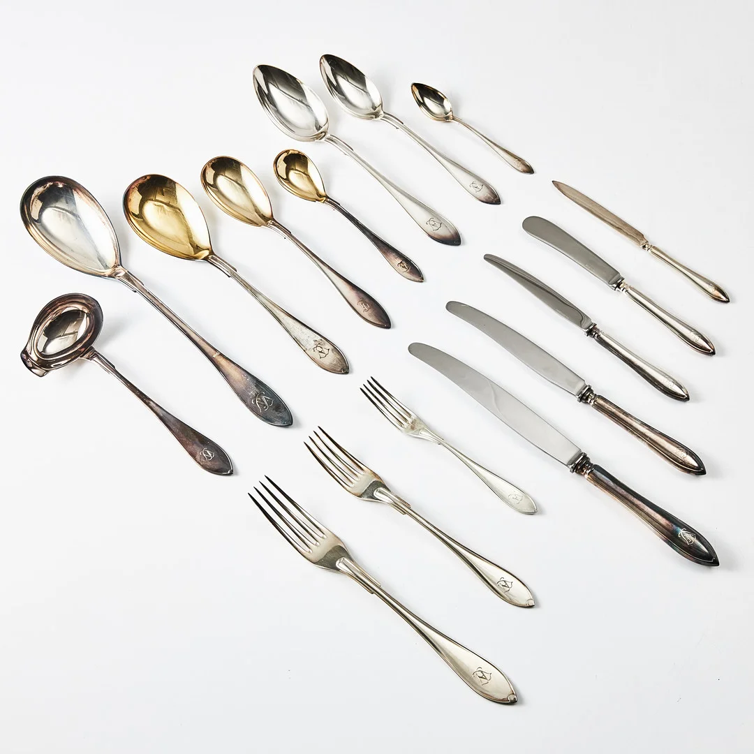 BESTICKUPPSÄTTNING, 108 dlr, silver, GAB och CGH, olika årsindex, modell Svensk spets. — Silver — Stockholms Auktionsverk Magasin 5