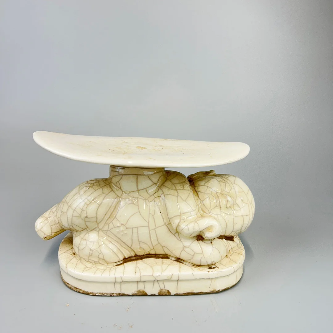 CHINESE PORCELAIN PILLOW. — Ceramics & Porcelain — Chalkwell Auctions