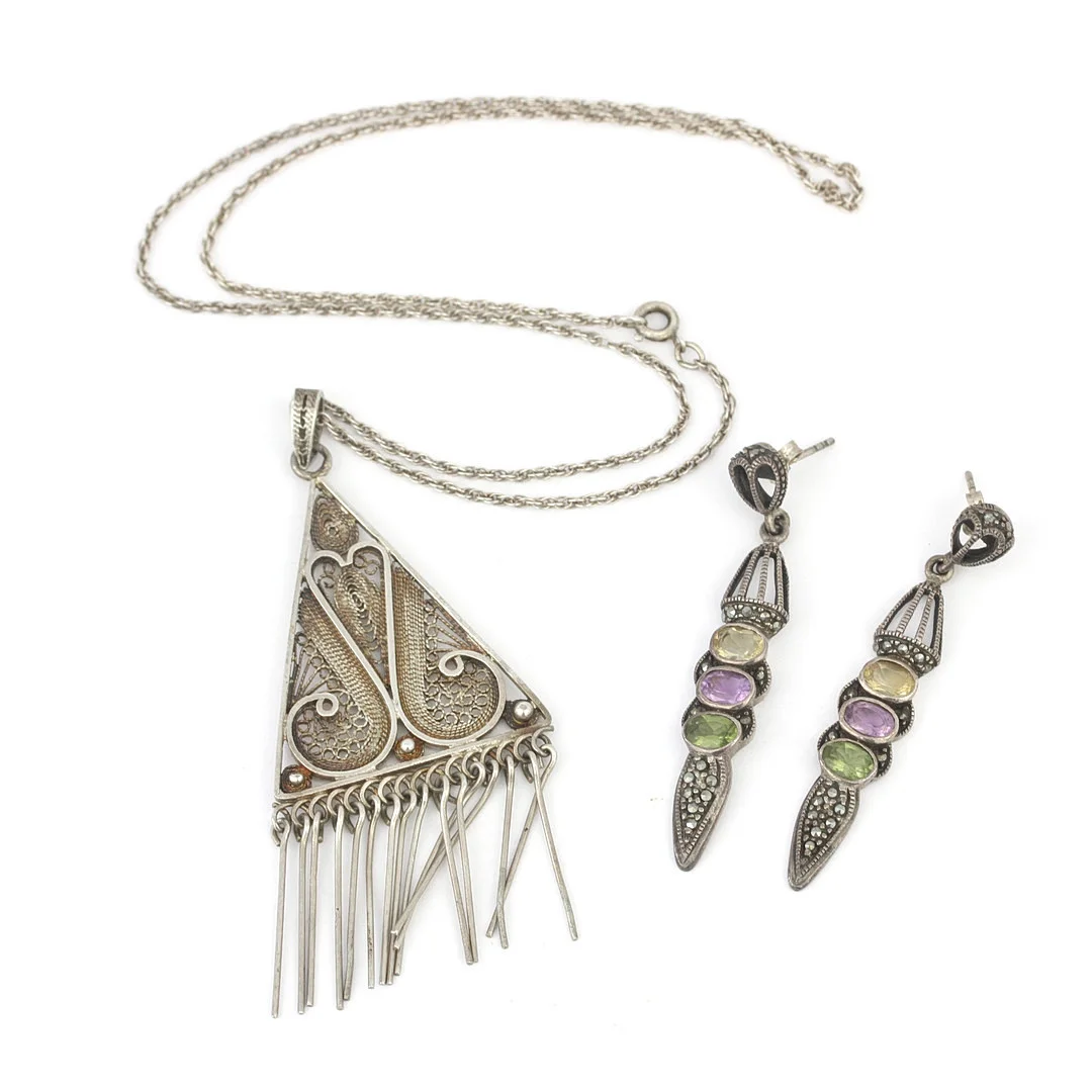 TWO JEWELLERY PIECES. — Jewellery — Chalkwell Auctions