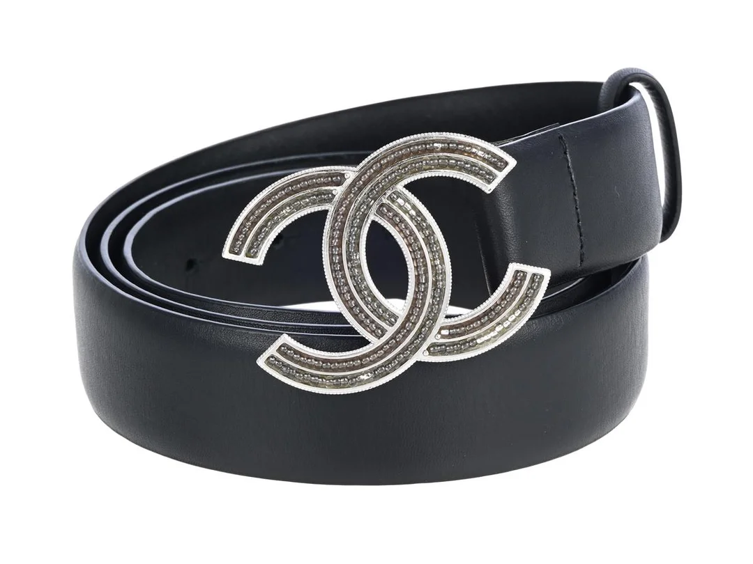 CHANEL, BÄLTE, svart läder, silverfärgade beslag, stl 90, märkt A18, S, år 2018, dustbag, originalkartong. Excellent Condition. — Accessoarer/Bälten — Kaplans