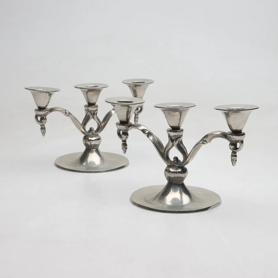 LJUSSTAKAR, 1 par, tenn, 1900-talets första hälft. — Candlesticks — Gomér & Andersson Norrköping