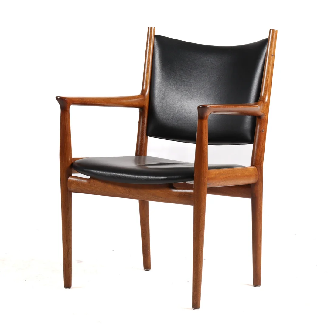 Hans J. Wegner for Johannes Hansen. Teak armchair, model 'JH-513' — Furniture/Chairs — Lauritz