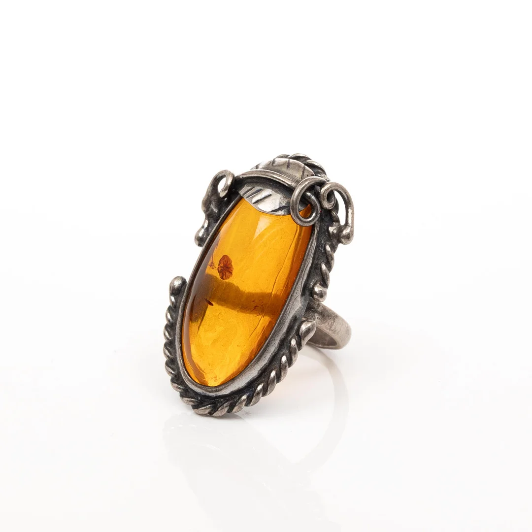 RING, Silver, Bärnsten, Polen. — Rings — Garpenhus Auktioner