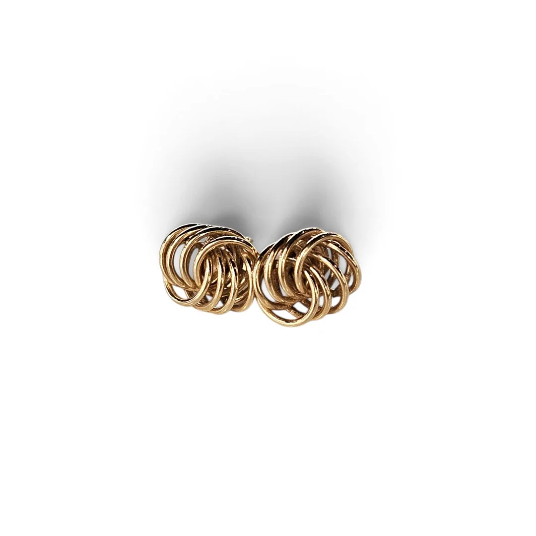 Pendientes tipo nudo en oro de 9k. — Earrings — Arce Auctions