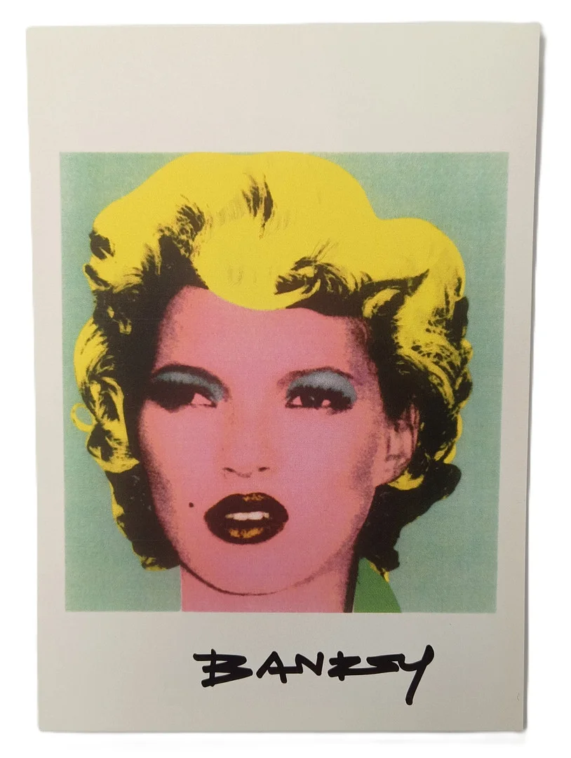 - BANKSY. NACH. "Kate", Postkarte für die Ausstellung "Crude Oils" in London (2005), Farboffsetdruck. — Other — Auktionshaus Blank