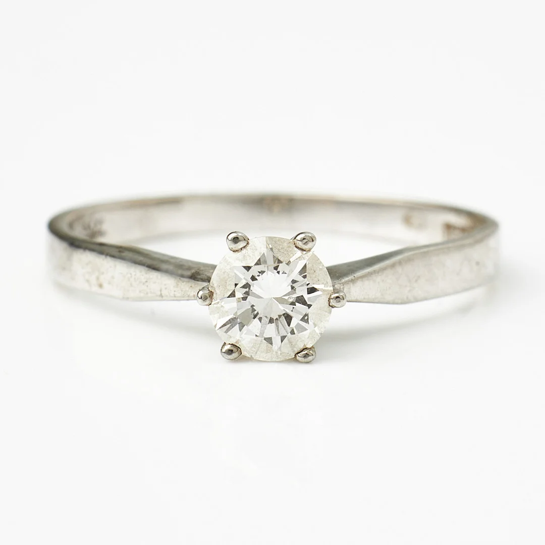 RING, 18 k vitguld, "Stjärnringen", modell Bellatrix, briljant 0,44 ct., enligt gravyr, W(H)/I1, 1970-tal, svensk kontrollstämpel. — Rings — Stockholms Auktionsverk Magasin 5