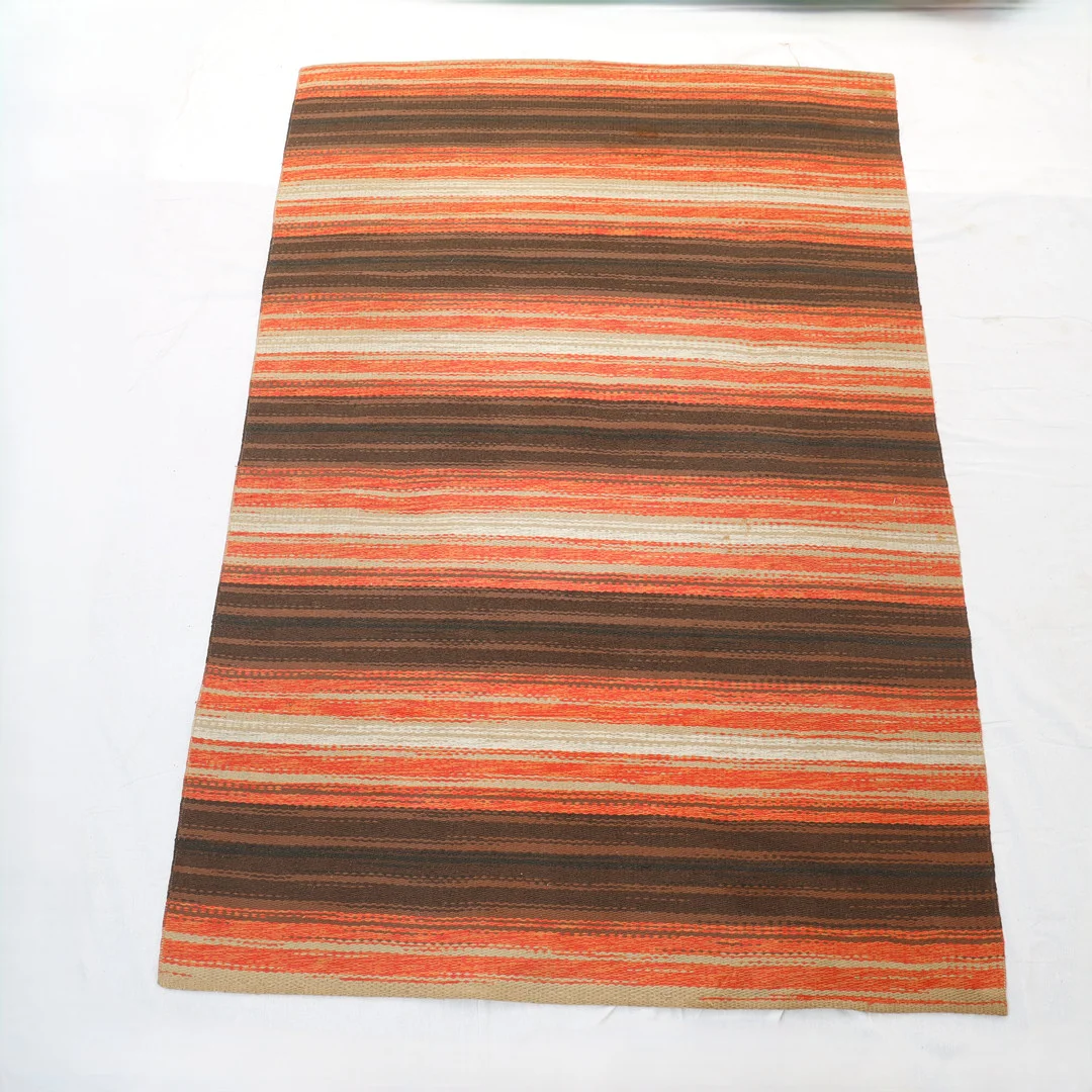VÄVD MATTA, 1970-tal. — Carpets — Falun Auktionsbyrå