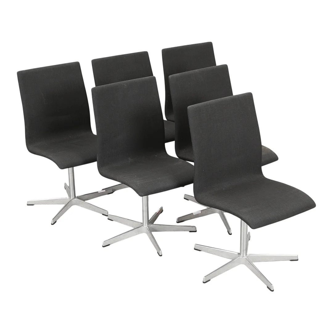 ARNE JACOBSEN. Fritz Hansen. Et sæt på seks "Oxford" stole (6). — Armchairs & Chairs — Bidstrup Auktioner