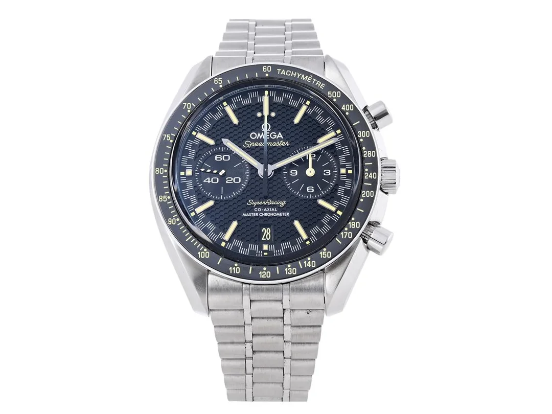 OMEGA, Speedmaster, Professional, Super Racing, "Tachymètre", Master Chronometer, Cal 9920, Verk nr. A523931, Serie nr. A523931, PIC nr. 329.30.44.51.01.003, kronograf, herrur, 44,25 mm, stål, automatisk (Co-Axial), safirglas, datum, glasbaksida, originallänk, viklås, Ref nr. ATZ013899, cert, juli 2024, box, ytterkartong. — Klockor/Omega — Kaplans