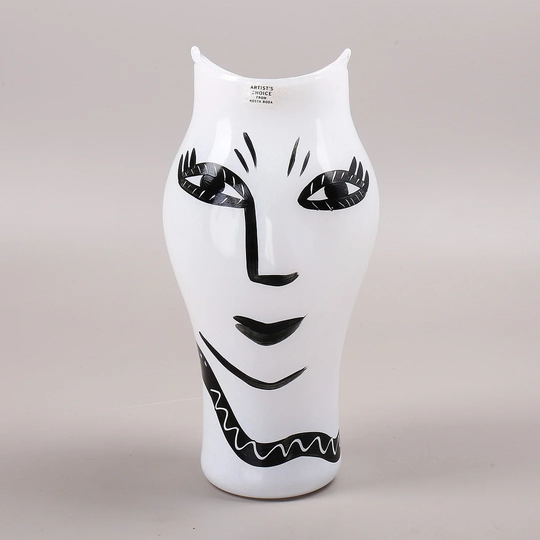 ULRICA HYDMAN-VALLIEN. Vas, glas, Kosta Boda, signerad. — Other — Växjö Auktionskammare