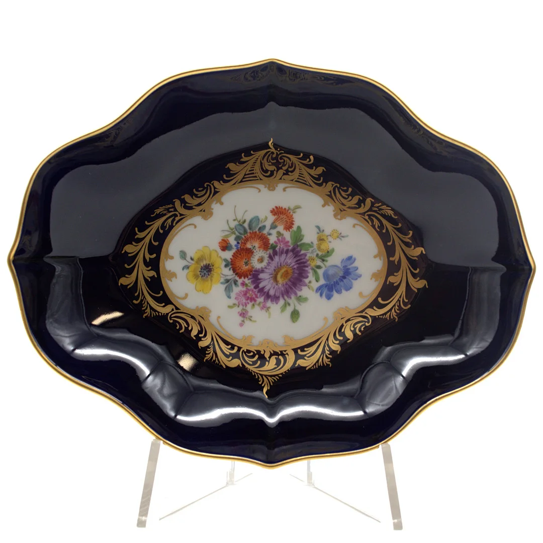 MEISSEN. GEBÄCKSCHALE, KOBALTBLAU, MIT BLUMENBUKETT, GOLDDETAILS, 1. WAHL. 20. JAHRHUNDERT. — European — Kunst- und Auktionshaus Kleinhenz
