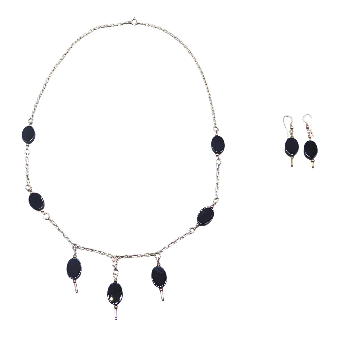 SCHMUCKSET AUS 925ER SILBER MIT SCHWARZEN OVALEN STEINEN. — Jewellery — Auktionshaus Stuber's Hammerschlag