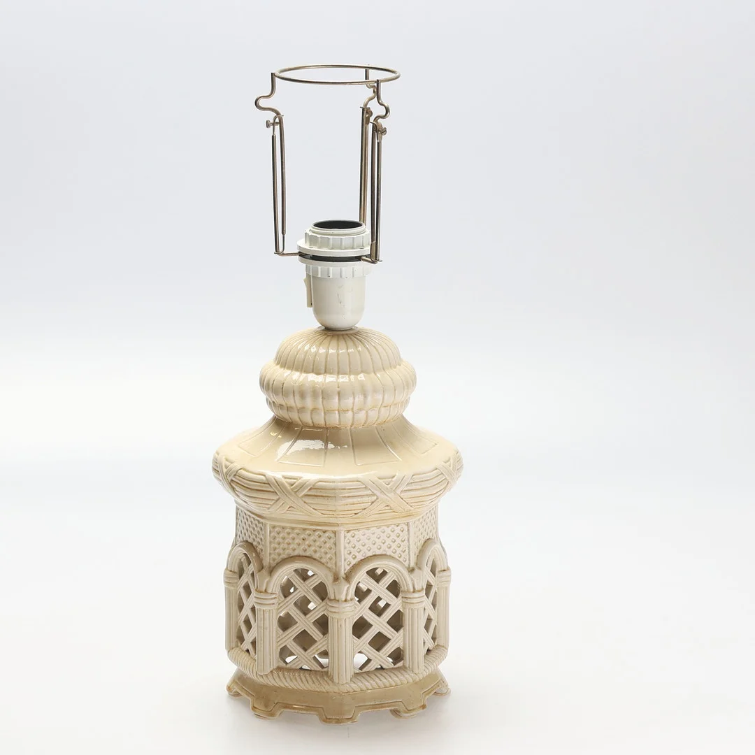 BORDSLAMPA, porslin, asiatiskt stil, 1900-tal. — Table Lamps — Gomér & Andersson Jönköping