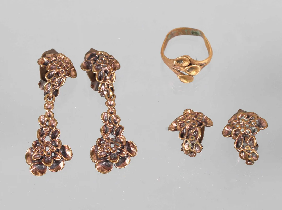 SCHMUCK , HANNU IKONEN, Ohrclips u.a. — Jewellery Suites — Auktionshaus Bossard