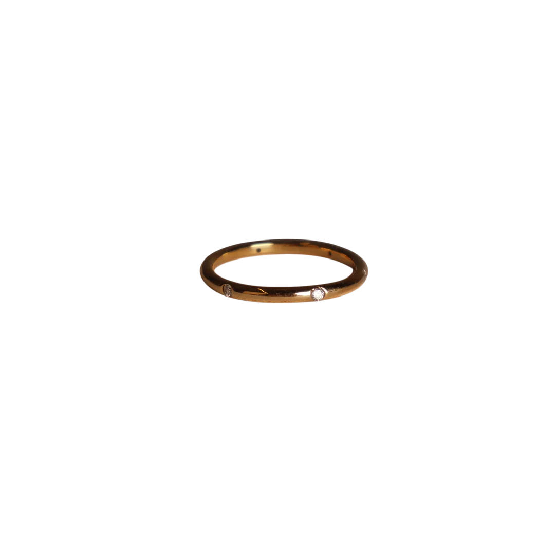 Anillo en oro 18 K con tres diamantes engastados en bisel. — Rings — Barcelona Auctions