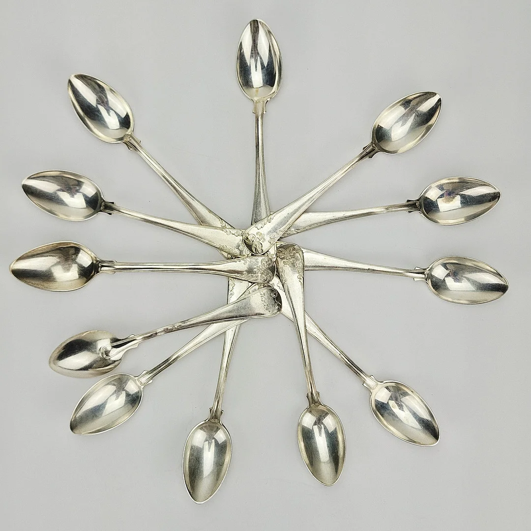 SKEDAR, 11+1 st, silver, "Franska liljan", vikt ca. 198 gram. — Silver — Auktionshuset Thörner & Ek