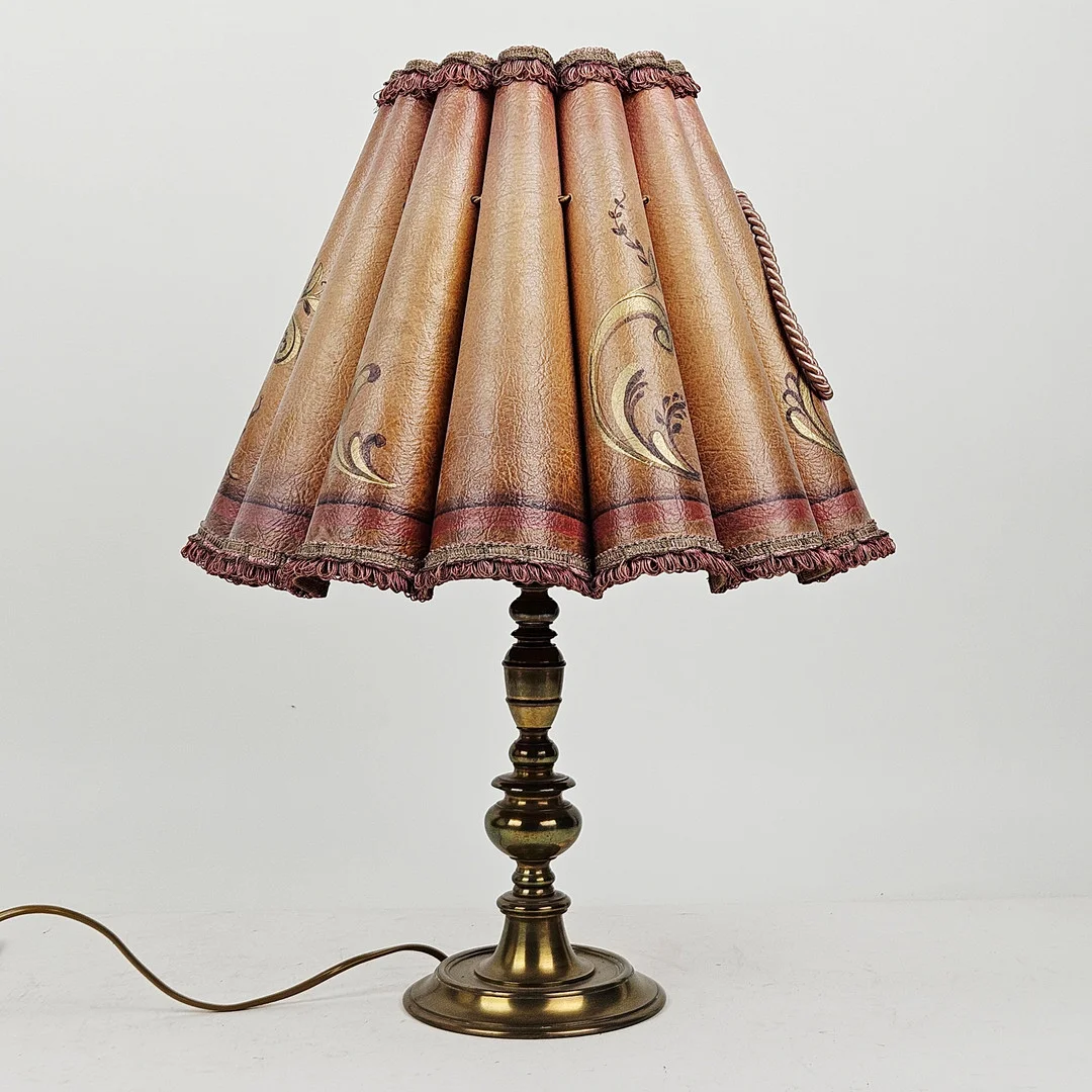 BORDSLAMPA, mässing, 1900-talets första hälft. — Table Lamps — Auktionshuset Thörner & Ek