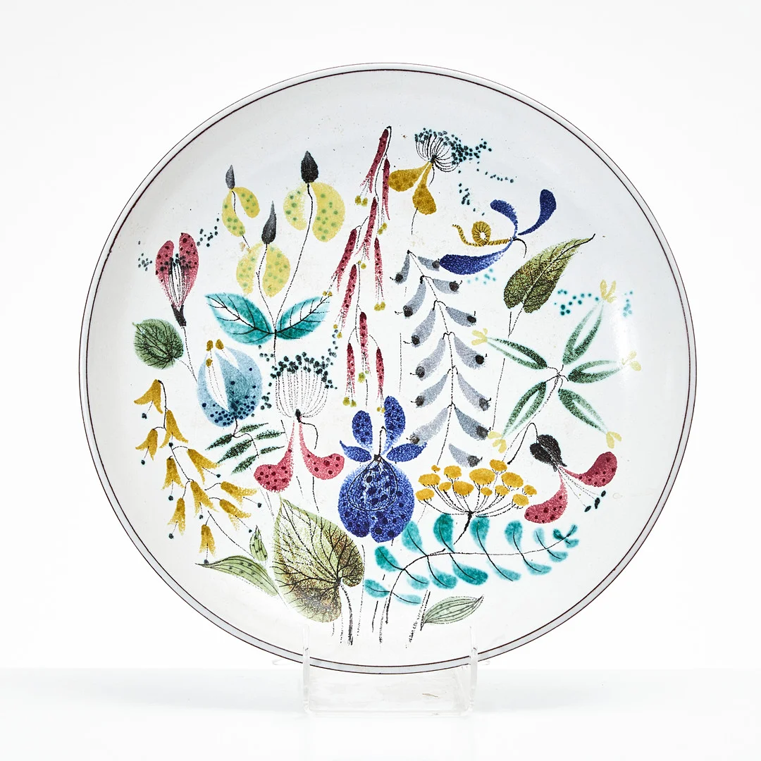 STIG LINDBERG. Fat, fajans, signerad, målad blomster dekor, Gustavsbergs Studio. — European — Stockholms Auktionsverk Magasin 5