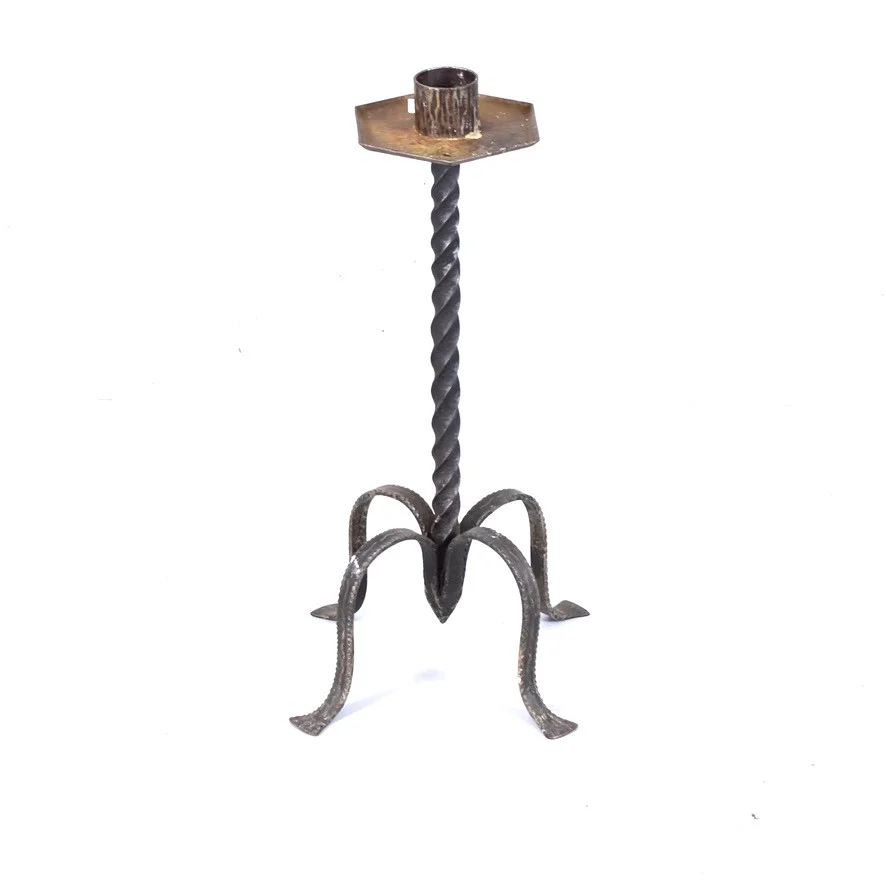 GOLVLJUSSTAKE, smide, 1900-tal. — Candlesticks — Halmstads Auktionskammare