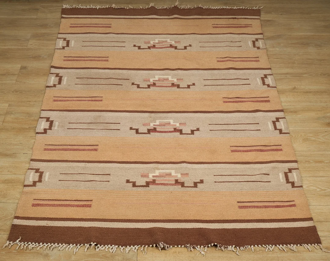 Hårgarnsmatta, funkis, 1930-tal. — Carpets — Stockholms Auktionsverk Helsinki