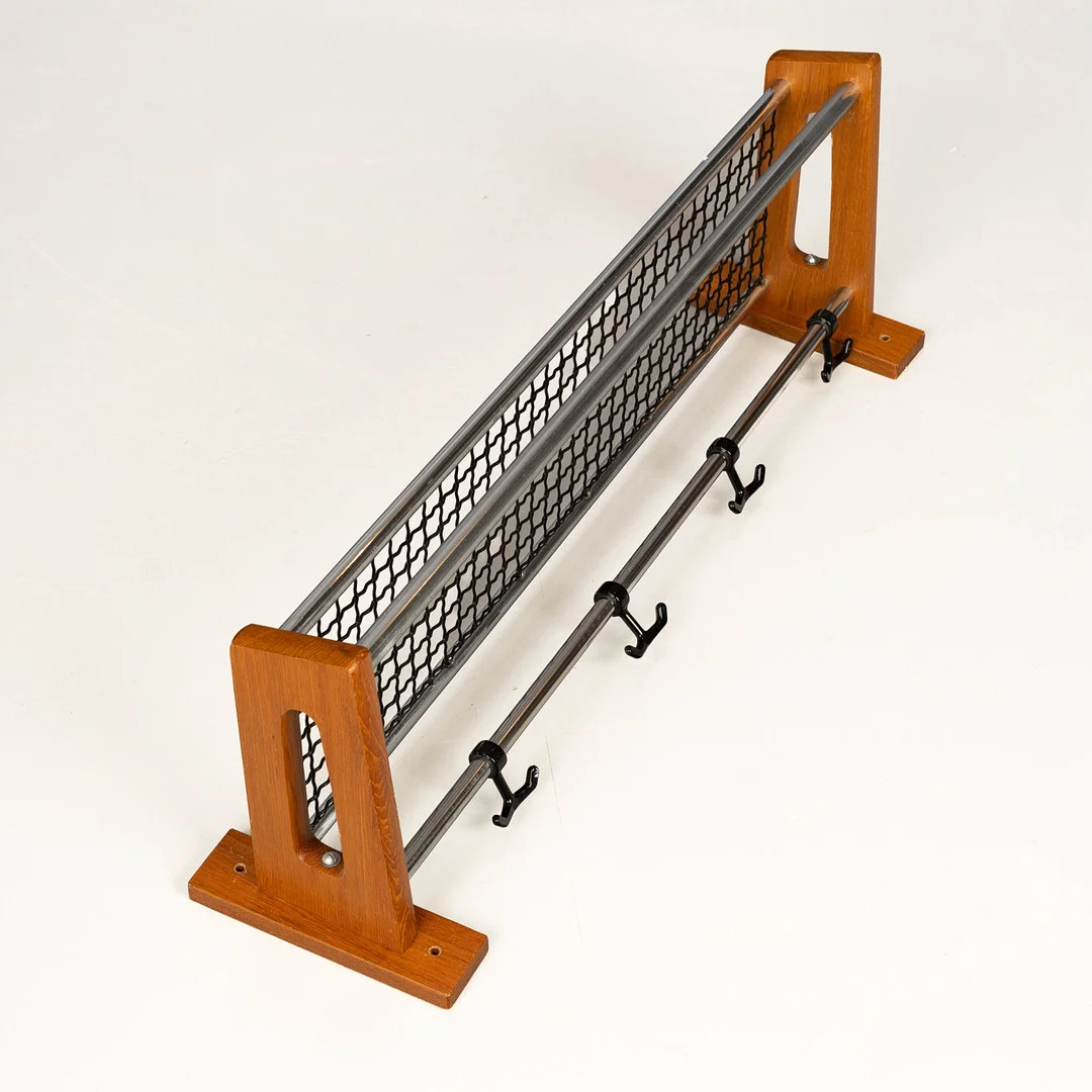 HATTHYLLA, teak, metall, plast, 1960/70-tal. — Cupboards, Cabinets & Shelves — Norrlands Auktionsverk