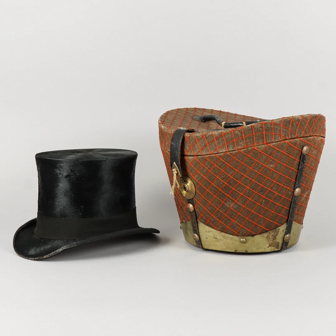 HATTASK med stormhatt. — Vintage & Designer Fashion — Karlstad Hammarö Auktionsverk