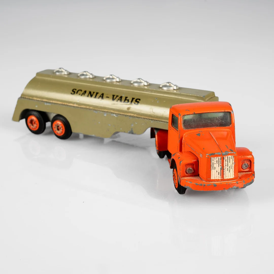 TEKNO, Scania Tankbil, "Scania-Vabis" Modell "434". Danmark. — Model cars — Norrlands Auktionsverk
