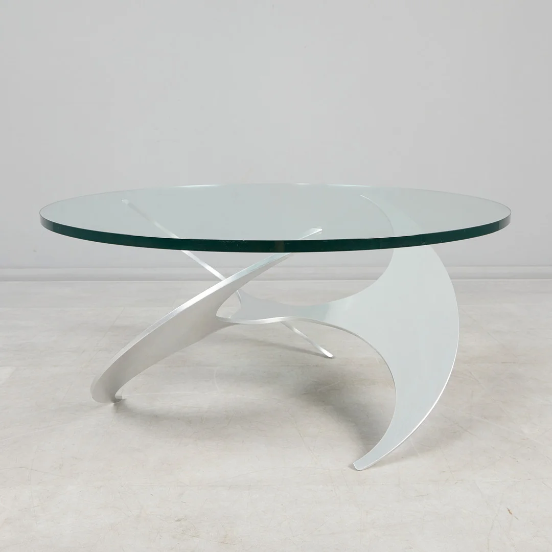 KNUT HESTERBERG. Ronald Schmitt, Tisch / Couchtisch, Modell 'Propeller', Aluminium, Glas, Deutschland, 1960er Jahre. — Coffee Tables — Stockholms Auktionsverk Köln