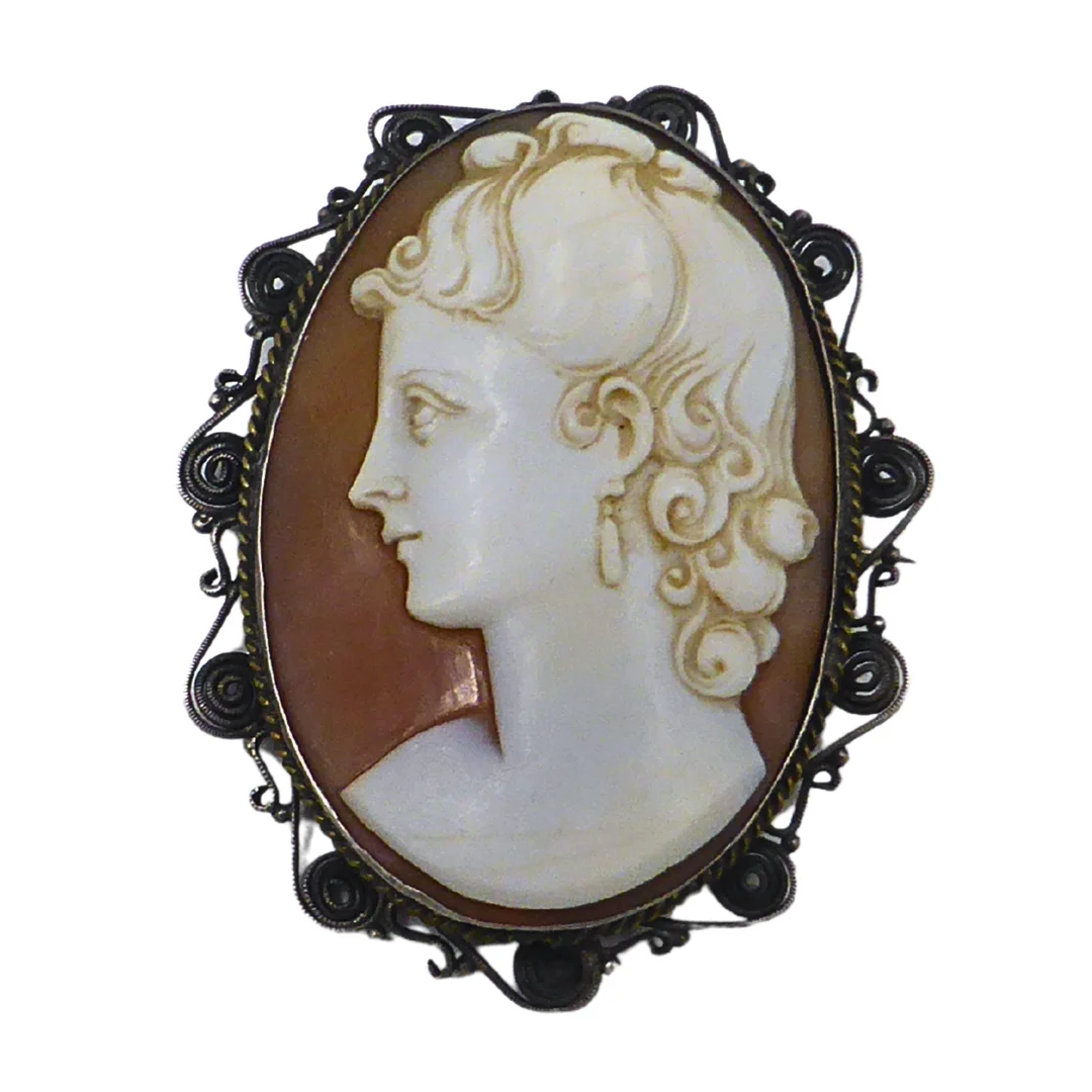 ANTIKE KAMEEN-BROSCHE. — Brooches & Pendants — Auktionshaus Stuber's Hammerschlag