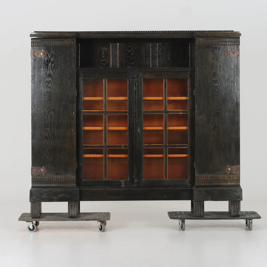 SKÅP med VITRIN, jugend. 1900-talets första del. — Cupboards, Cabinets & Shelves — Stadsauktion Sundsvall