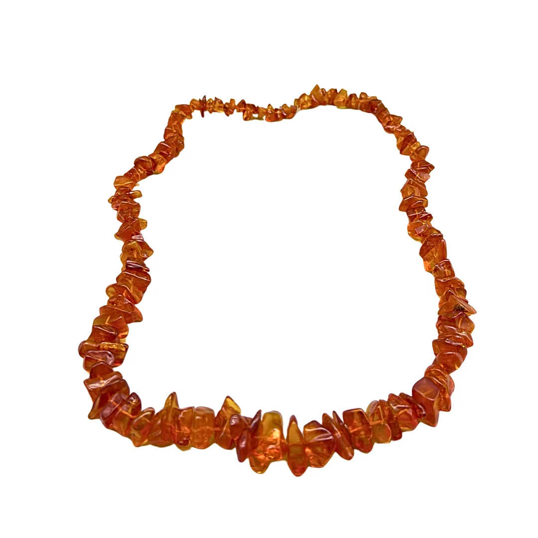 HALSKETTE MIT BERNSTEIN-SPLITTER. — Necklace — Auktionshaus Stuber's Hammerschlag