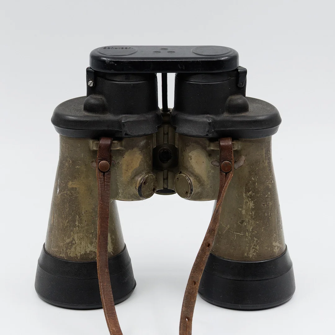 TYSK UBÅTSKIKARE FRÅN WII, 7x50, TILLVERKAD AV CARL ZEISS, MÄRKNING BLC 56594. — Optics — Auktionskammaren Sydost Kalmar