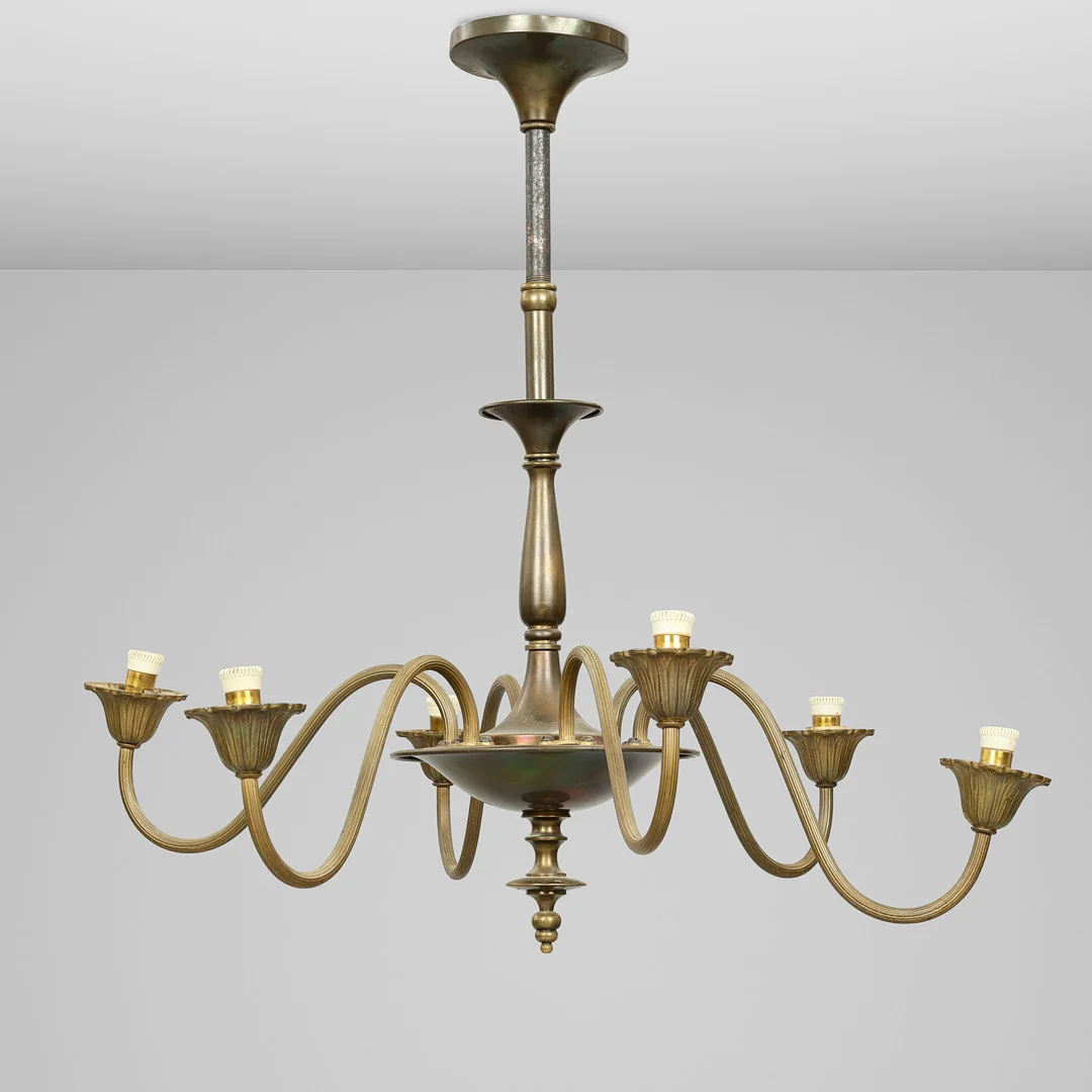 Seks armet lysekrone af messing. ca 1930-40 erne. — Chandeliers — Palsgaard Kunstauktioner
