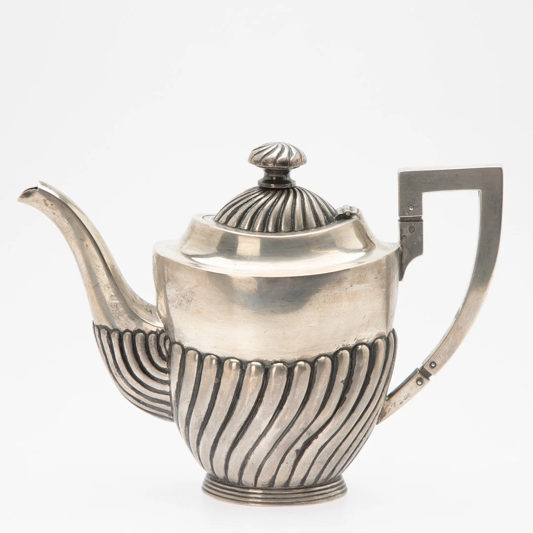 H. MEYEN & CO. Kleine Teekanne, Silber, Berlin, um 1900. — Silver — Stockholms Auktionsverk Hamburg
