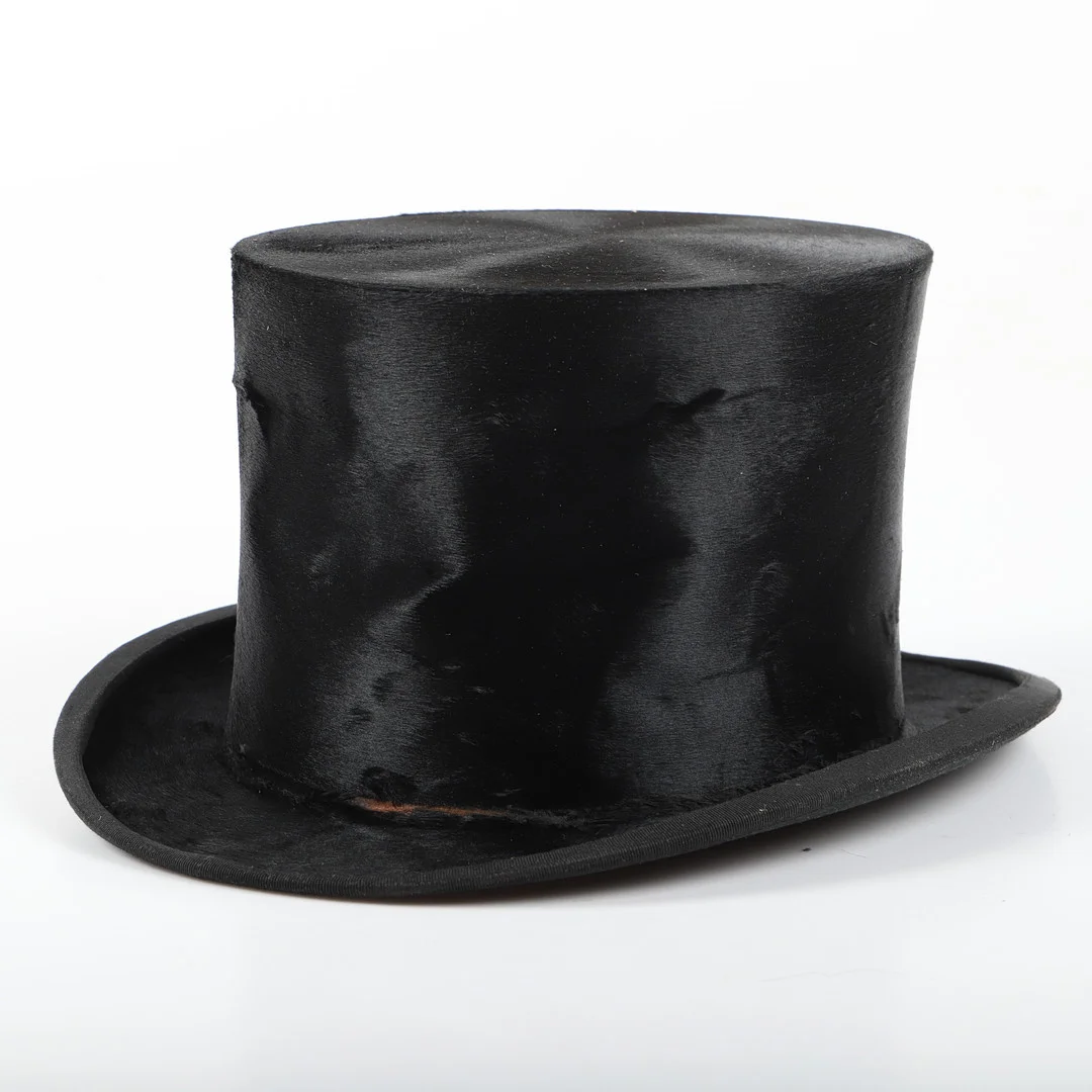 CYLINDERHATT, "Qualitys London", 1900-tal. — Vintage & Designer Fashion — Helsingborgs Auktionskammare
