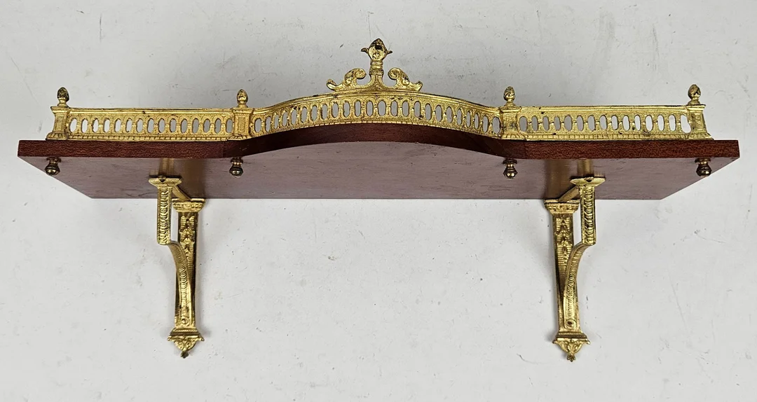 HYLLA, Louis XVI-stil, 1900-tal. — Cupboards, Cabinets & Shelves — Auktionshuset Thörner & Ek