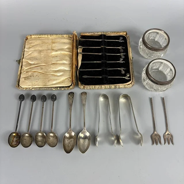 MISCELLANEOUS SILVER ITEMS. — Silver — Lyme Bay Auctions