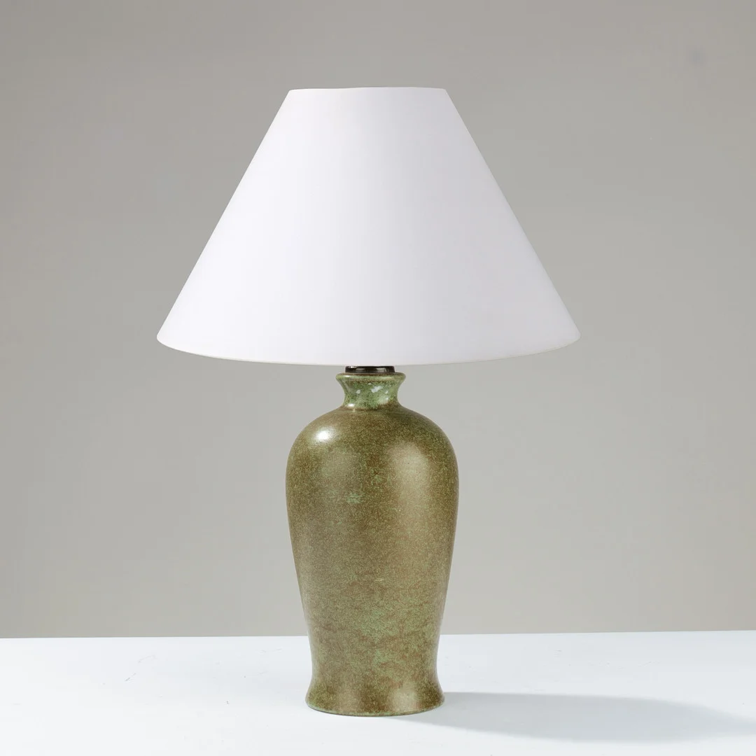 TABLE lamp in green-painted ceramic with speckled finish, presumably produced at a Danish pottery factory around the mid-20th century. — Table Lamps — Palsgaard Kunstauktioner
