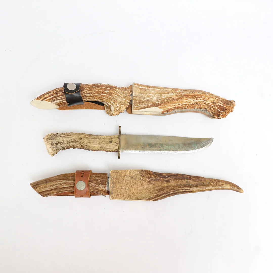 KNIVAR 3st, delvis frost Mora, handtag med horn. Blad av stål. — Edged weapons — Falun Auktionsbyrå