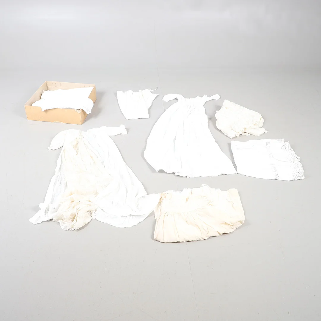 A QUANTITY OF 19TH/EARLY 20TH CENTURY BABY GOWNS, PETTICOATS AND CHRISTENING GOWNS. — Textiles — Lawrences Auctioneers