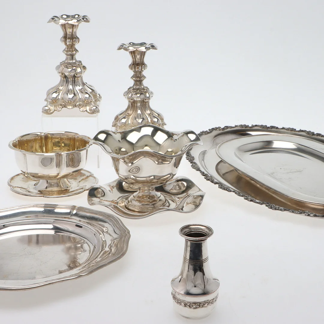 LJUSSTAKAR, SKÅLAR, VAS OCH FAT, 8 st, nysilver. — Silver plated — Ekenbergs Auktioner