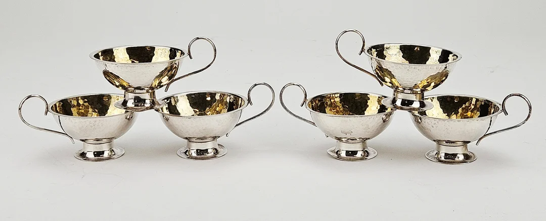 PUNSCHMUGGAR, 6 st, silver, CG Hallberg, vikt ca. 225 gram. — Silver — Auktionshuset Thörner & Ek