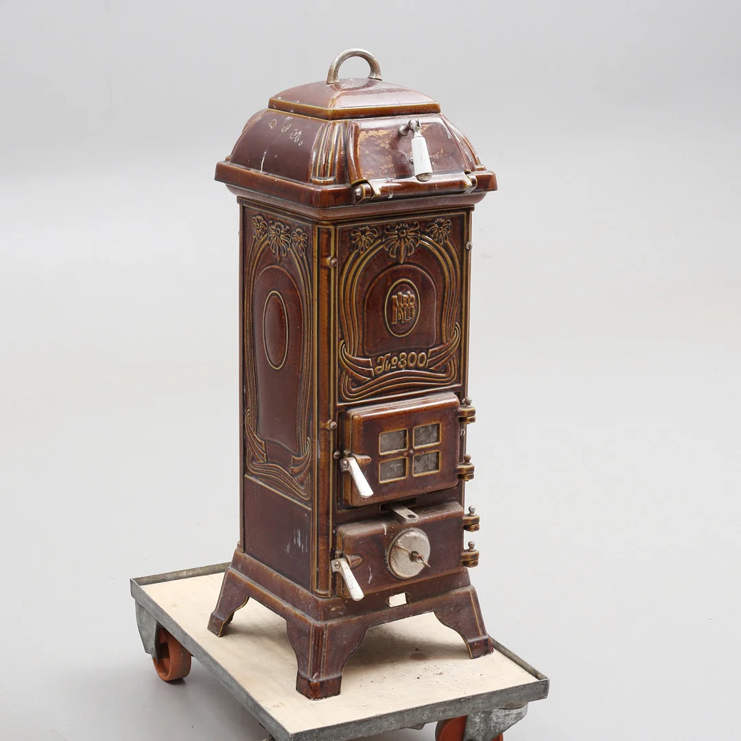 KAMIN, emaljerad, Nr 300, Norrahammars bruk. — Miscellaneous — Auktionshuset Thelin & Johansson
