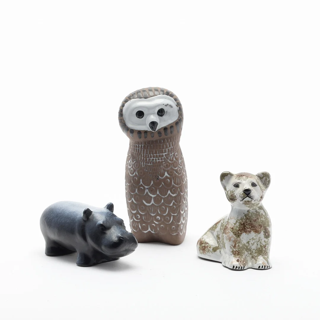 MARI SIMMULSON. Figuriner, 3 stycken, keramik, Uppsala-Ekeby. — European — Uppsala Auktionskammare