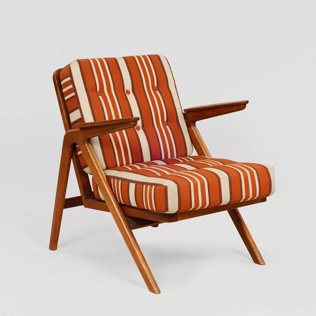 DANSK MØBELDESIGN. Lænestol af teak og eg, 1950'erne, dansk møbeldesign. — Armchairs & Chairs — Palsgaard Kunstauktioner