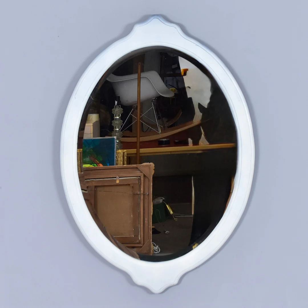 SPEGEL, bemålat trä, modern tillverkning. — Mirrors — Halmstads Auktionskammare