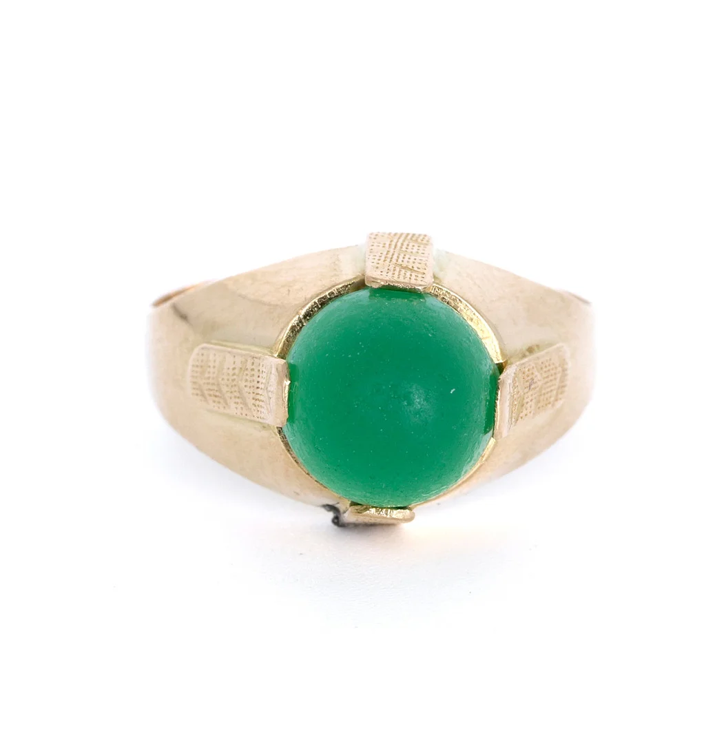 GREEN AGATE 18CT GOLD RING. — Rings — Chalkwell Auctions