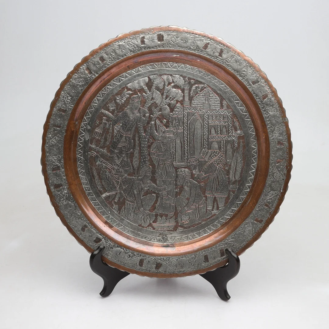 VÄGGFAT, koppar och vitmetall, graverad dekor, Persiskt, 1900-tal. — Pewter, Brass & Copper — Gomér & Andersson Norrköping